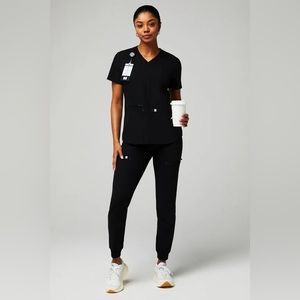 Black Fabletics Scrub Set